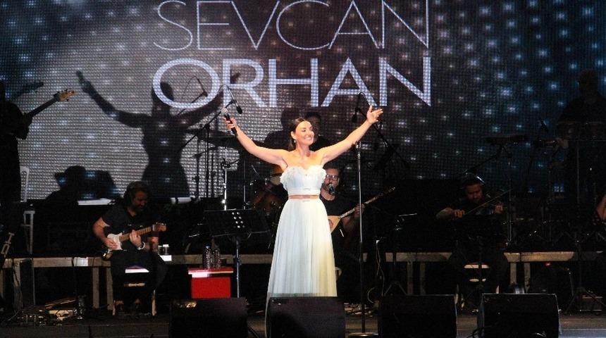 Konya&rsquo;da G&ouml;l Festivali&rsquo;nde Sevcan Orhan ve Hilmi Şahballı konseri