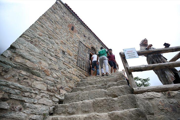Sümela Manastırı turistlerin gözdesi oldu G4