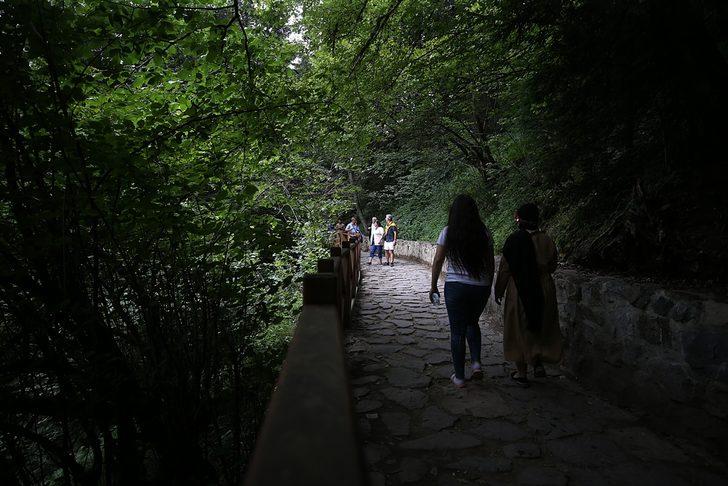 Sümela Manastırı turistlerin gözdesi oldu G5