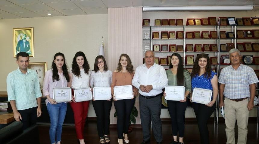 Başkan Tollu&rsquo;dan g&ouml;n&uuml;ll&uuml; &ccedil;evrecilere teşekk&uuml;r belgesi