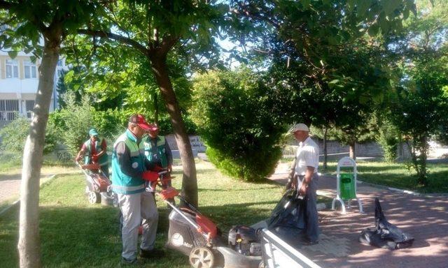 Parklarda bakım, onarım ve düzenleme çalışması