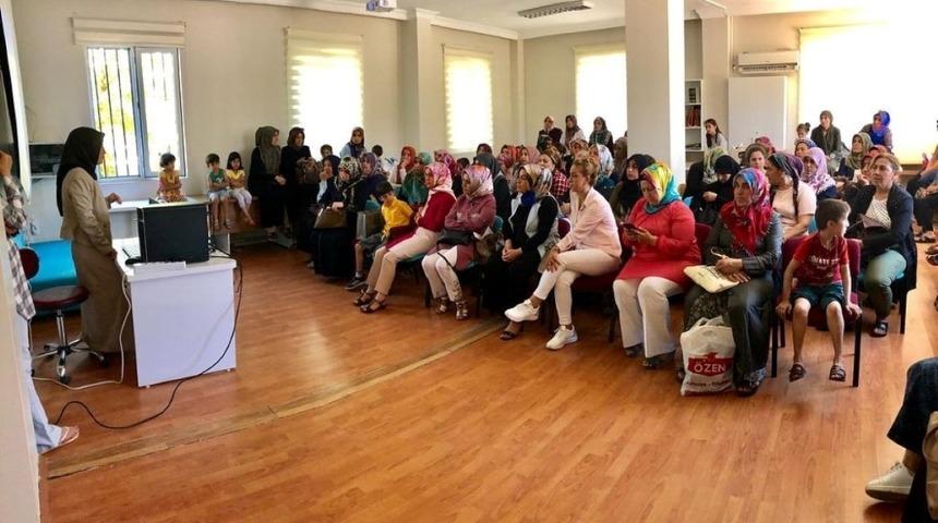 Kadın ve gen&ccedil;lik merkezi kursiyerlerine kadın sağlığı eğitimi
