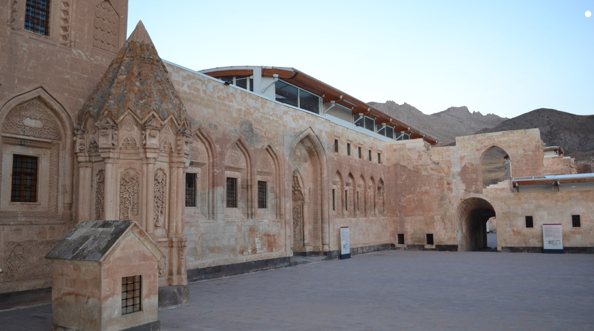 Yapımı 100 yıl süren doğunun incisi İshakpaşa Sarayı