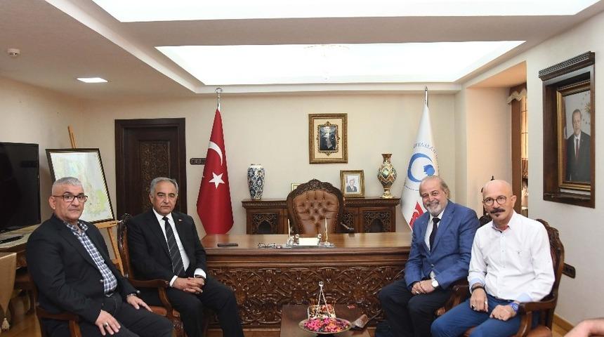 Besni Eğitim Vakfı, Rekt&ouml;r Turgut ile bir araya geldi