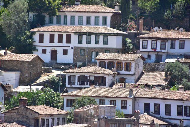 Selçuk'ta kurulmak istenen mermer ocağına tepki