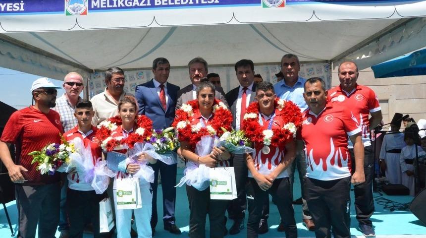 Gen&ccedil;lik ve Spor İl M&uuml;d&uuml;r&uuml; Murat Eskici, "Muaythai sporcularımız bu sevinci ve gururu tekrar yaşatacaklar"