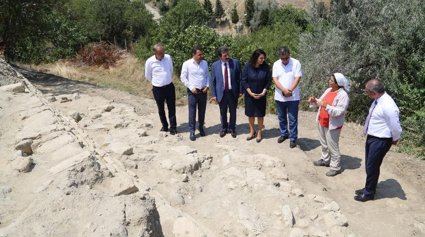 Eceabat Maydos H&ouml;y&uuml;ğ&uuml;nde kazı &ccedil;alışmaları devam ediyor