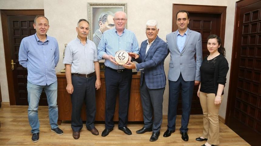 Seyyar Tuhafiyeciler ve İşportacılar Odası&rsquo;nda Başkan Kurt&rsquo;a ziyaret