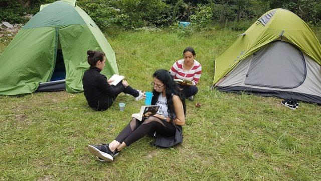 RTEÜ öğrencileri Doğa ve Kitap Projesi kapsamında kamp gerçekleştirdi