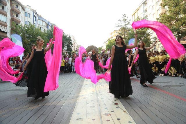 Odunpazarı’ndan Hamamyolu’nda muhteşem dans gösterisi