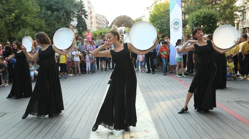 Odunpazarı&rsquo;ndan Hamamyolu&rsquo;nda muhteşem dans g&ouml;sterisi