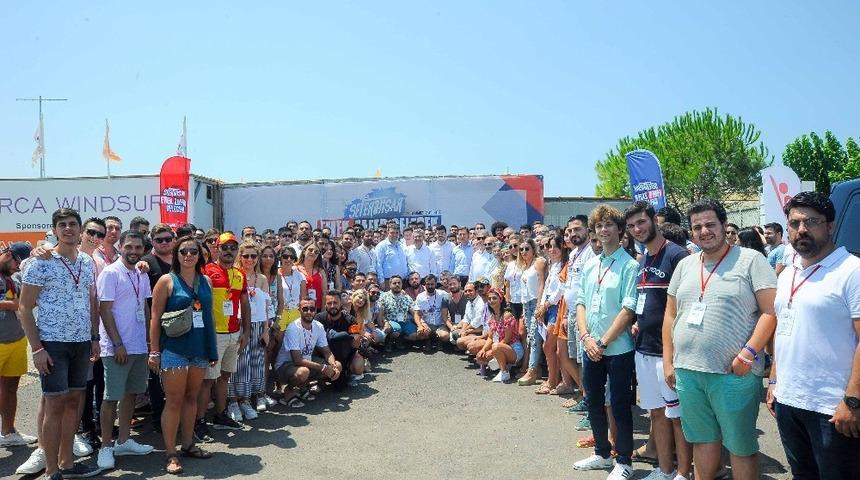 CHP&rsquo;li gen&ccedil;lerden Seferihisar&rsquo;daki kampa yoğun ilgi