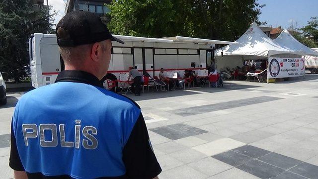 Polis ve Kızılay’dan kan bağış kampanyası