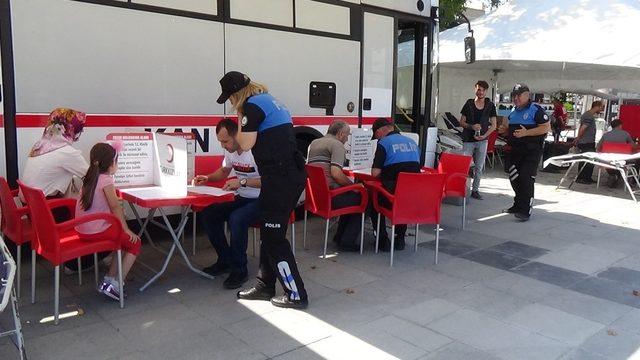 Polis ve Kızılay’dan kan bağış kampanyası