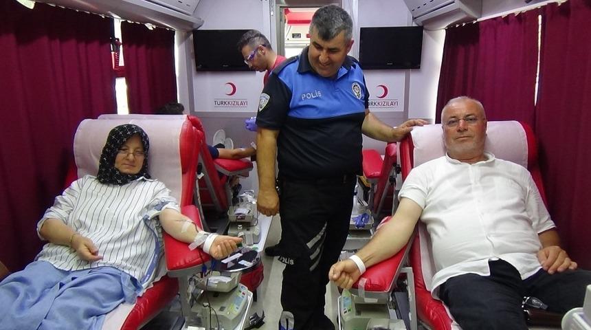 Polis ve Kızılay’dan kan bağış kampanyası