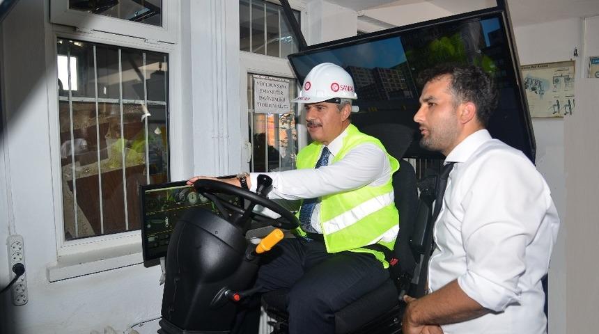 Kırşehir’de Vali Akın, Forklift Simülatör Aracını tanıttı