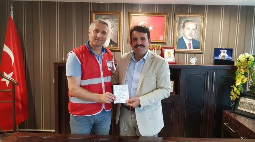 Çakır Kızılay’a kurban bağışında bulundu