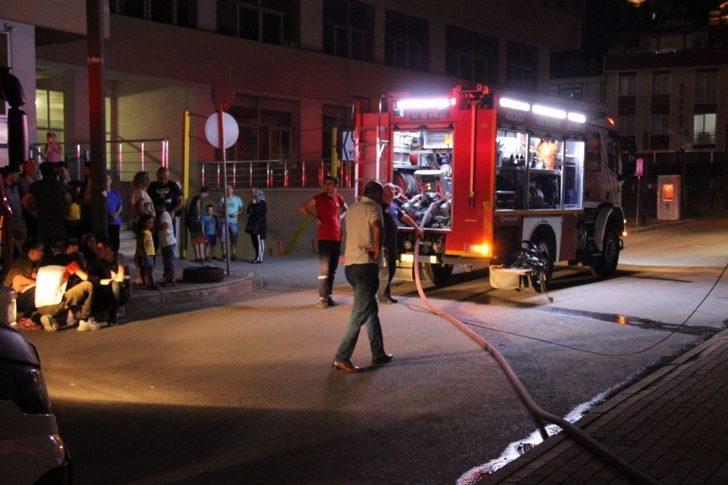 Buzdolabından çıkan yangın bina sakinlerini sokağa döktü G3