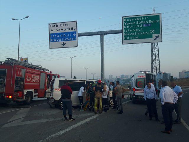 Sultangazi'de İETT otobüsü minibüse çarptı: 1'i ağır, 6 yaralı