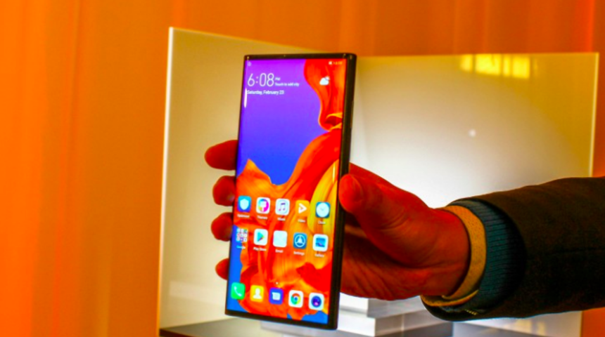 Huawei Mate X üzerinde hala çalışmaya devam ediyor