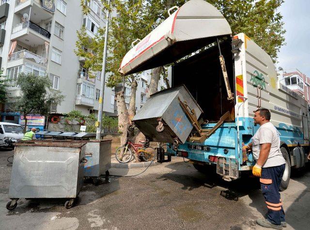 Muratpaşa Belediyesinden çöp konteynerlerine özel temizlik