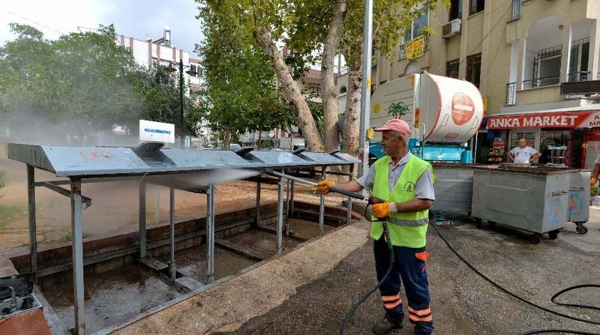 Muratpaşa Belediyesinden &ccedil;&ouml;p konteynerlerine &ouml;zel temizlik