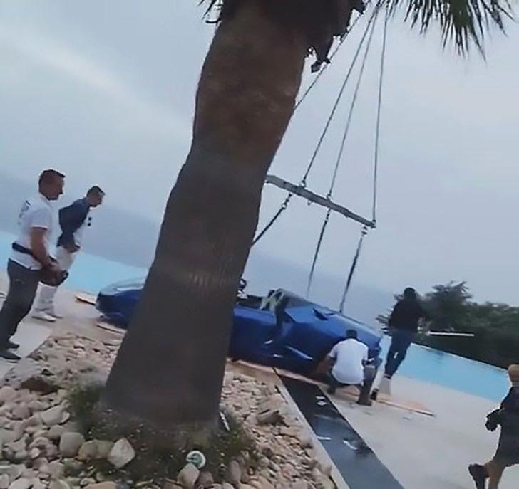 Neymar'ın eski sevgilisi Soraja Vucelic, Lamborghini ile havuza uçtu G1