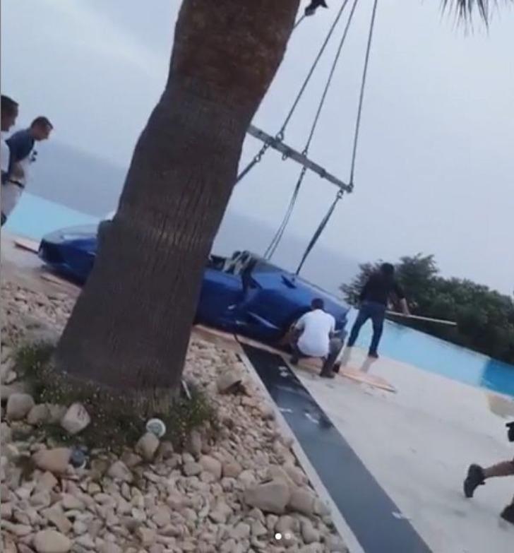 Neymar'ın eski sevgilisi Soraja Vucelic, Lamborghini ile havuza uçtu G3