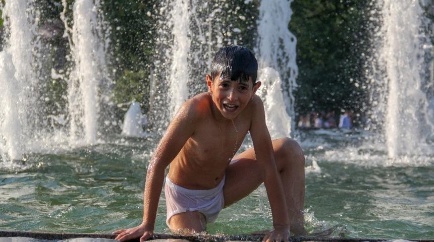 (Özel Haber) Sıcaktan bunalan çocukların süs havuzunda ölümle dansı