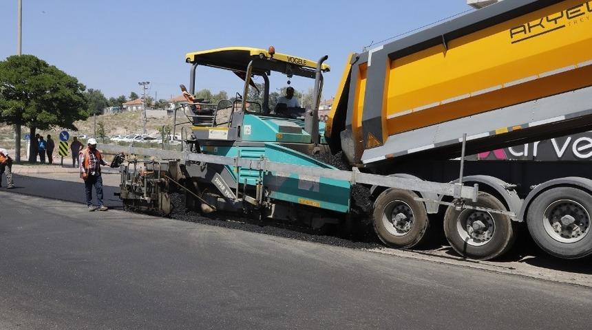 B&uuml;y&uuml;kşehir&rsquo;de yollar yenileniyor