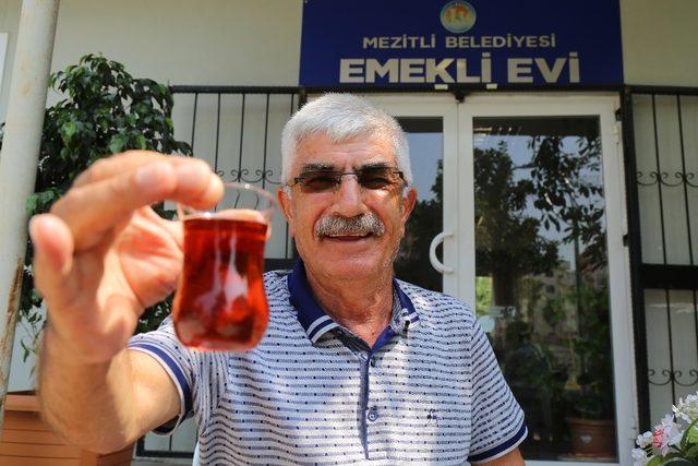 Emekliler, Mezitli Emekli Evinin keyfini çıkarıyor