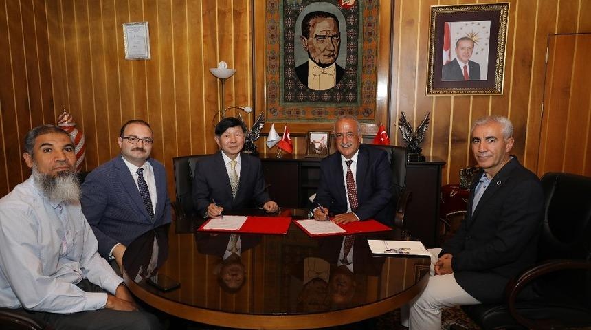 Chonnam &Uuml;niversitesi ile t&uuml;m b&ouml;l&uuml;mleri kapsayan iş birliği anlaşması imzalandı