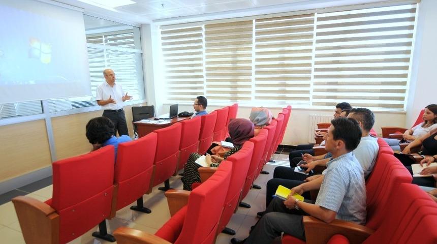 &Uuml;niversitede b&uuml;t&ccedil;e hazırlık &ccedil;alışmaları eğitimi ger&ccedil;ekleştirildi