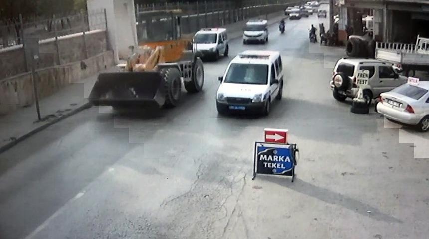 Denizli'de ilgin&ccedil; olay! Hem kep&ccedil;eyi hem polis memurunu ka&ccedil;ırdı