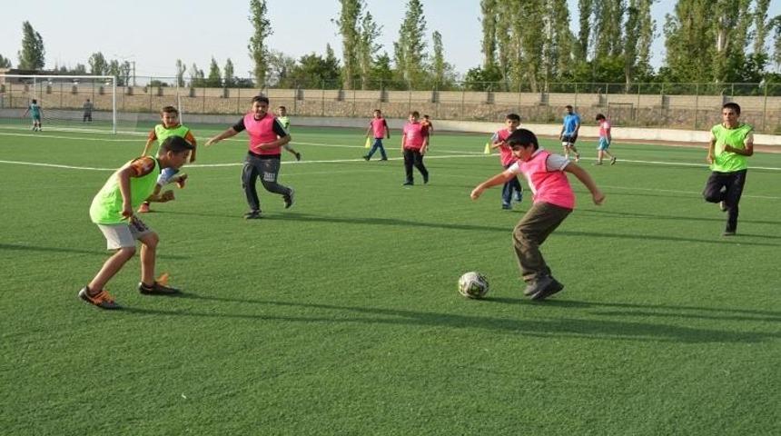 Yaz Kur&rsquo;an Kursları arası futbol turnuvası