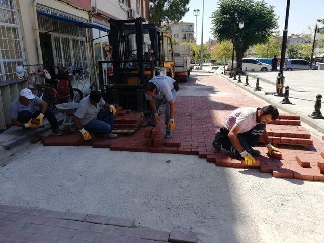 Şehzadeler’de bozulan yollar bakıma alındı