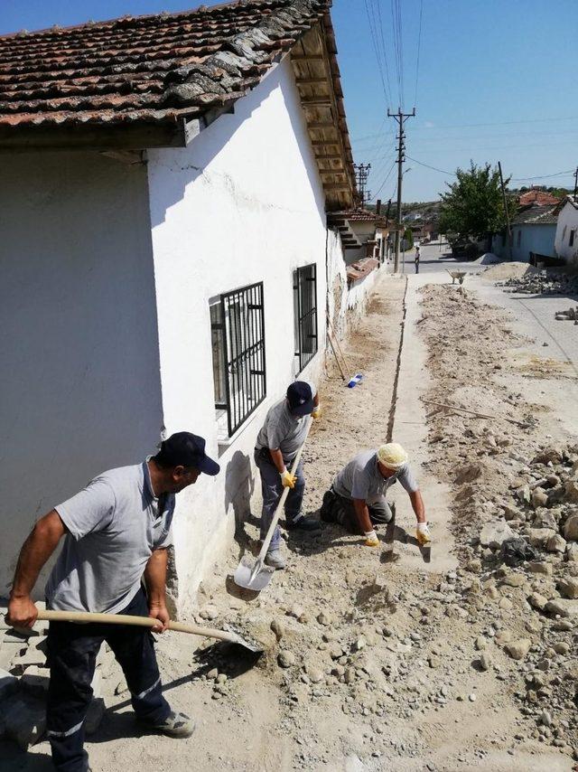 Şehzadeler’de bozulan yollar bakıma alındı