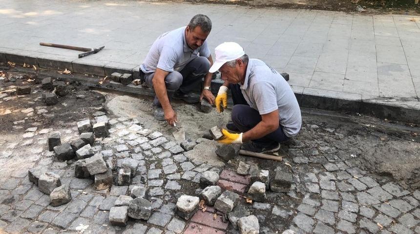 Şehzadeler&rsquo;de bozulan yollar bakıma alındı