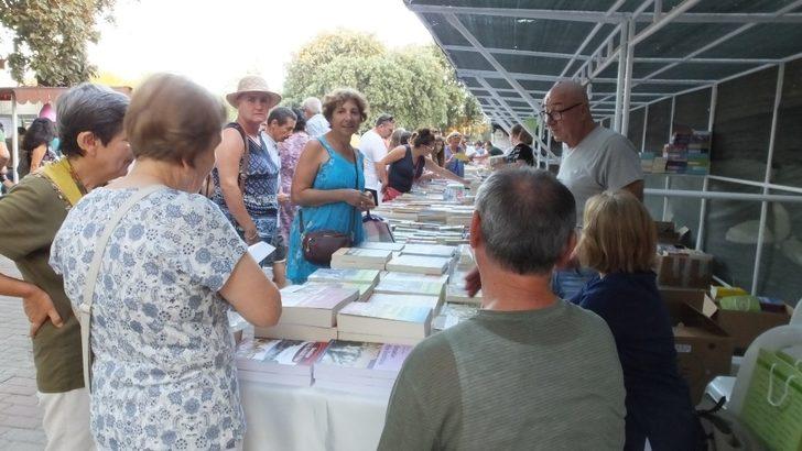 Burhaniye’de Kitap Fuarı kapılarını açtı G1