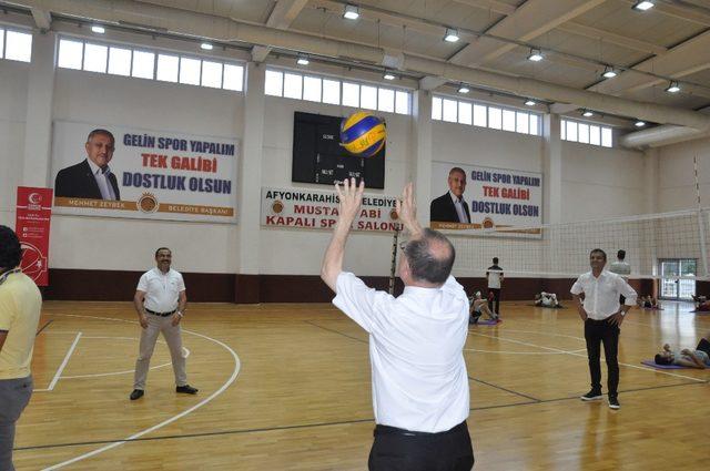 Afyon Belediye Yüntaş Spor Voleybol Takımı yöneticileri yeni hedeflerini anlattı