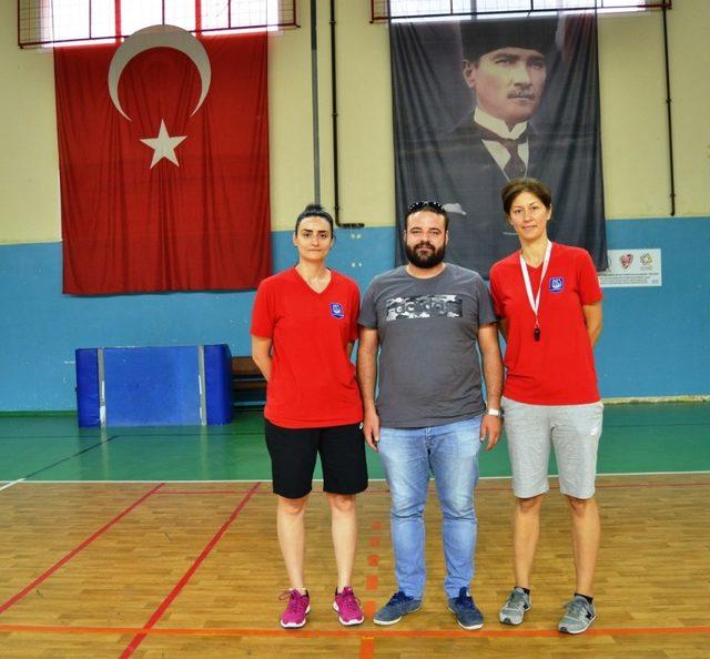 Yunusemre’de voleybol yaz kursu devam ediyor