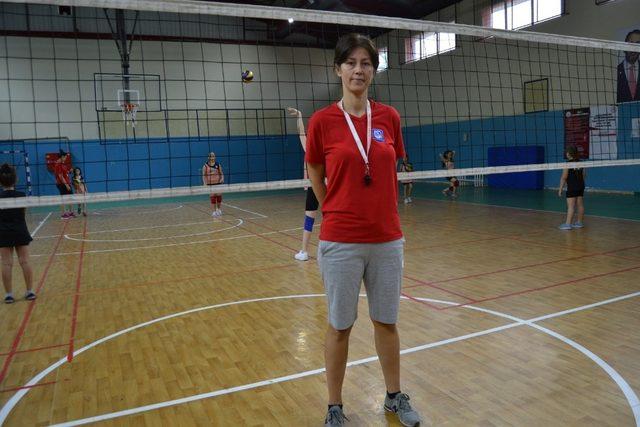 Yunusemre’de voleybol yaz kursu devam ediyor