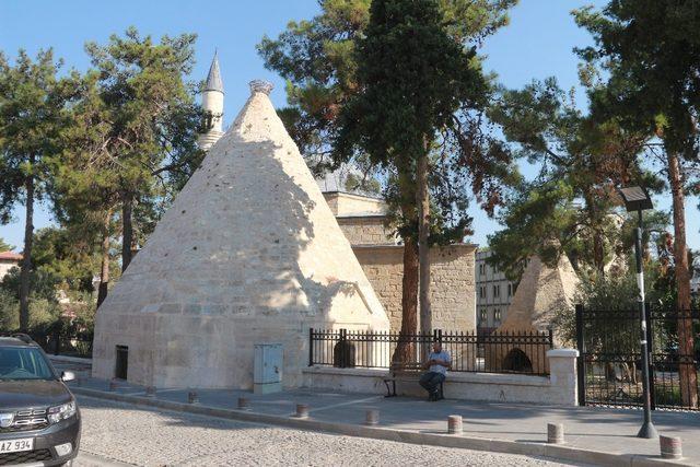 Laal Paşa Camisi restorasyonu 2 yıldır bitmedi