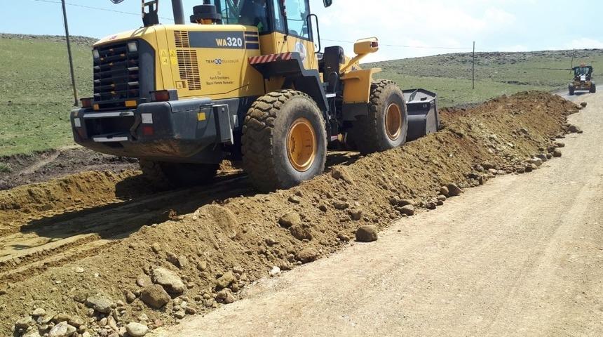 Kars İl Özel İdaresi kenti şantiyeye çevirdi