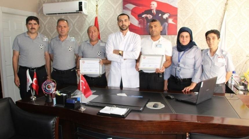 Bulduğu parayı sahibine veren güvenlikçiye teşekkür belgesi