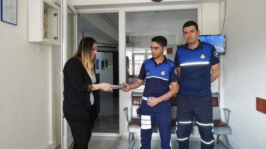 Manisa’da zabıta ekiplerinden örnek davranış