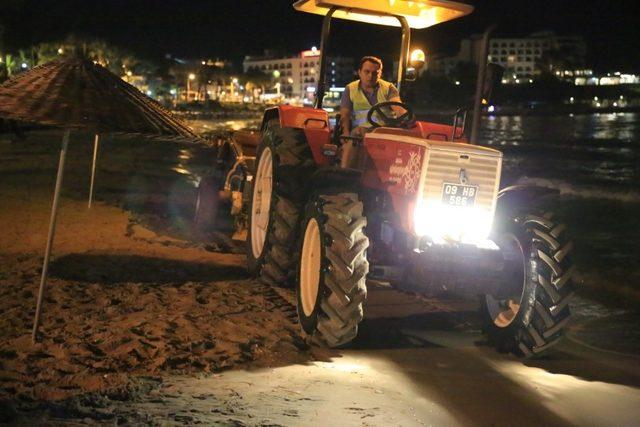 Büyükşehir Kuşadası’nı çiçeklerle donattı