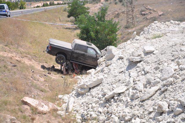 Otomobil ile kamyonet &ccedil;arpıştı; karı- koca &ouml;ld&uuml;, 3 kişi yaralı 1
