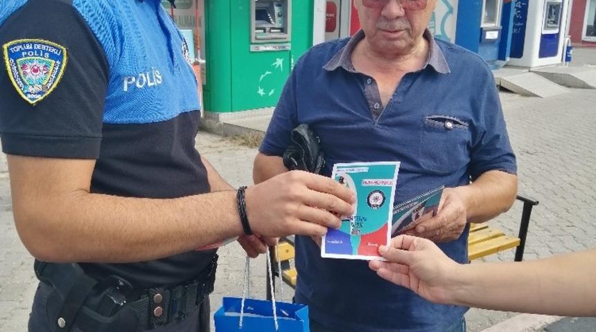 Polis ekipleri, sahte paraya karşı broş&uuml;r dağıttı
