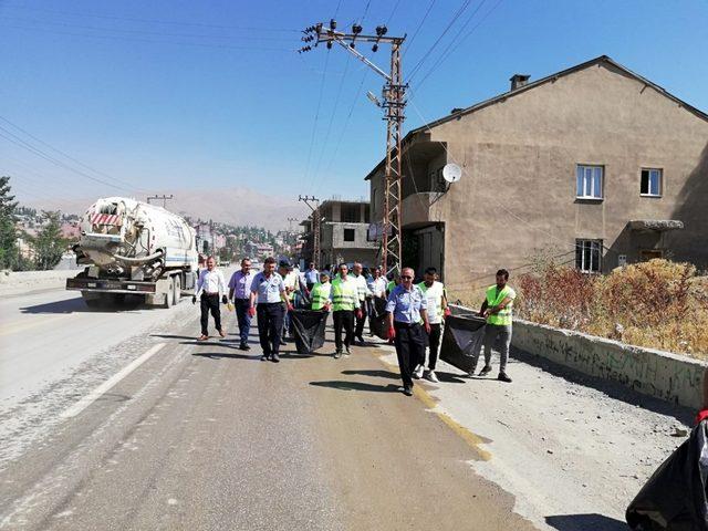 Yüksekova Belediyesinden çevre temizliği